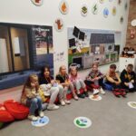 Uczniowie w roli pracowników.