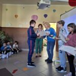 Wręczenie nagród uczniom.