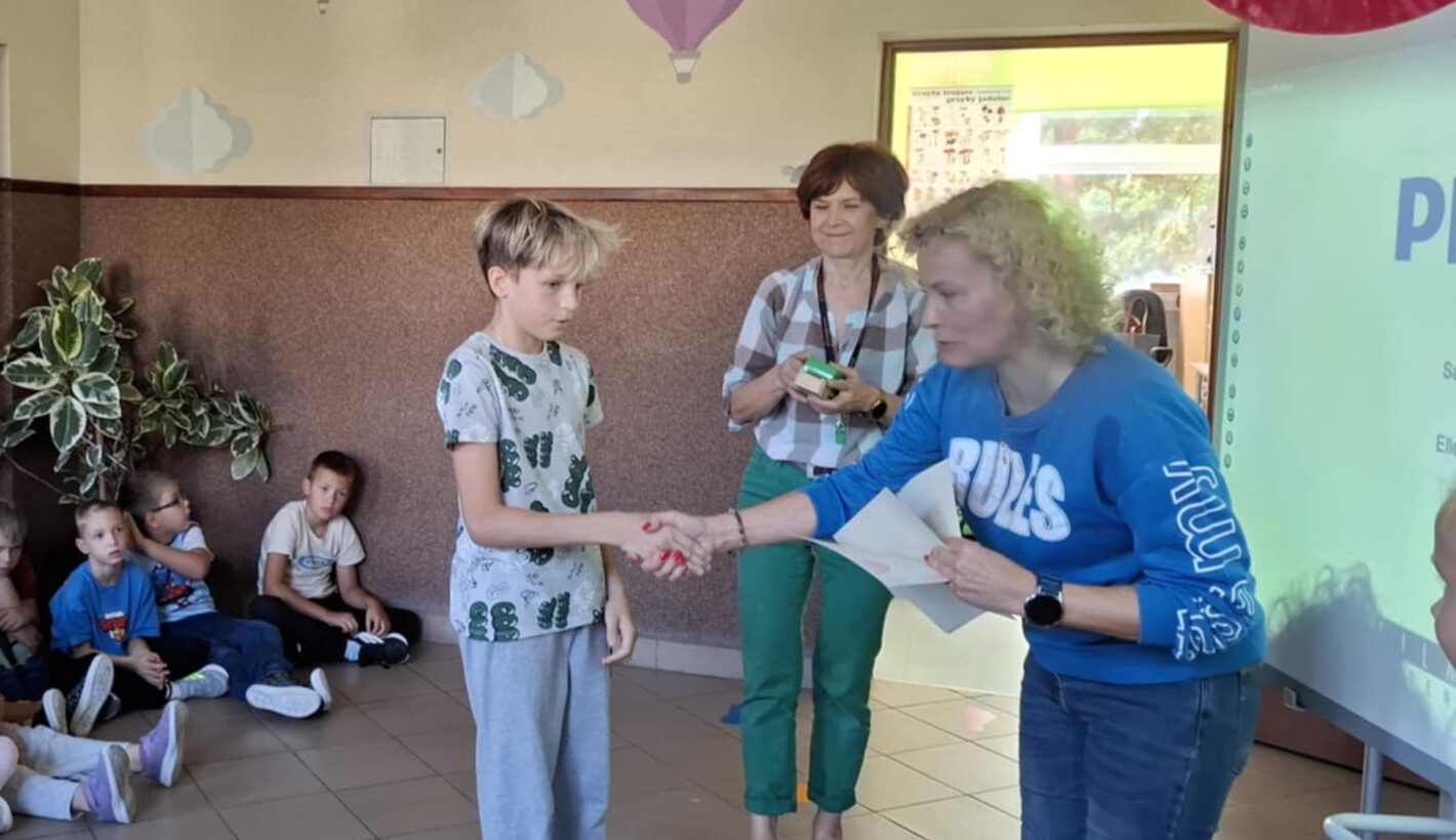 Wręczenie nagród uczniom.